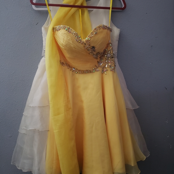 Dresses - Picture 2 of 2